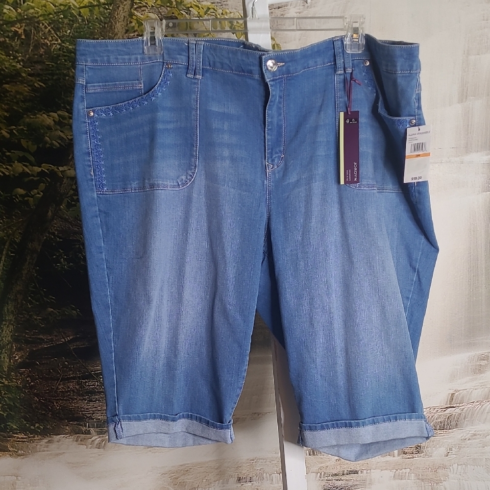 New with tags! Gloria Vanderbilt Womens 24W blue jean denim Bermuda Shorts